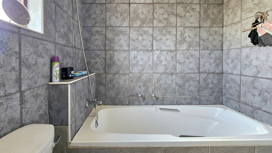 1 Bedroom Property for Sale in Brandwag Free State